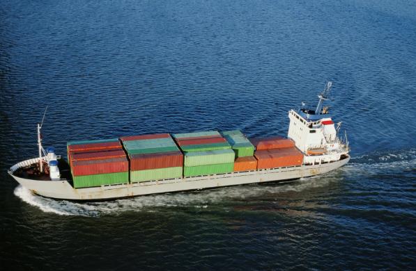 新加坡海运业的发展历程，并展望未来的潜力与挑战