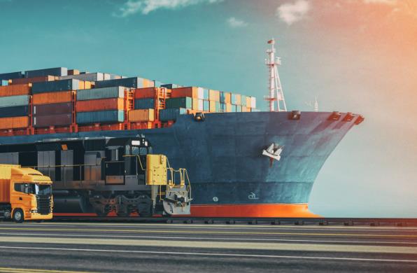 马来西亚凭借其地理优势和基础设施，成为了货代行业的重要中转站